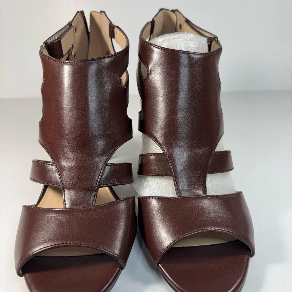 Brown‎ Strapped Cage Upper Block Heel Pep Toe Buckle Accent Back Womens 7.5